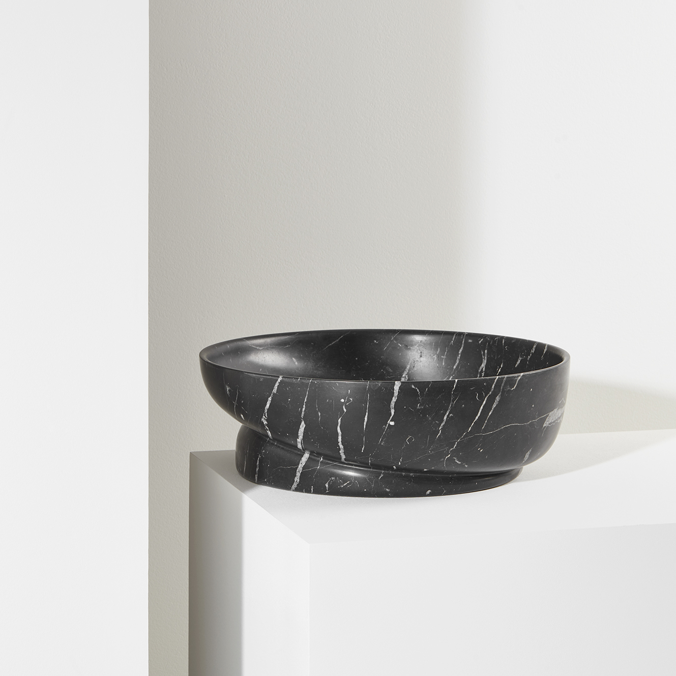 TIME-LESS-VESSELS-design-Dan_Yeffet-Nero-Marquina-marble-Collection_Particulière
