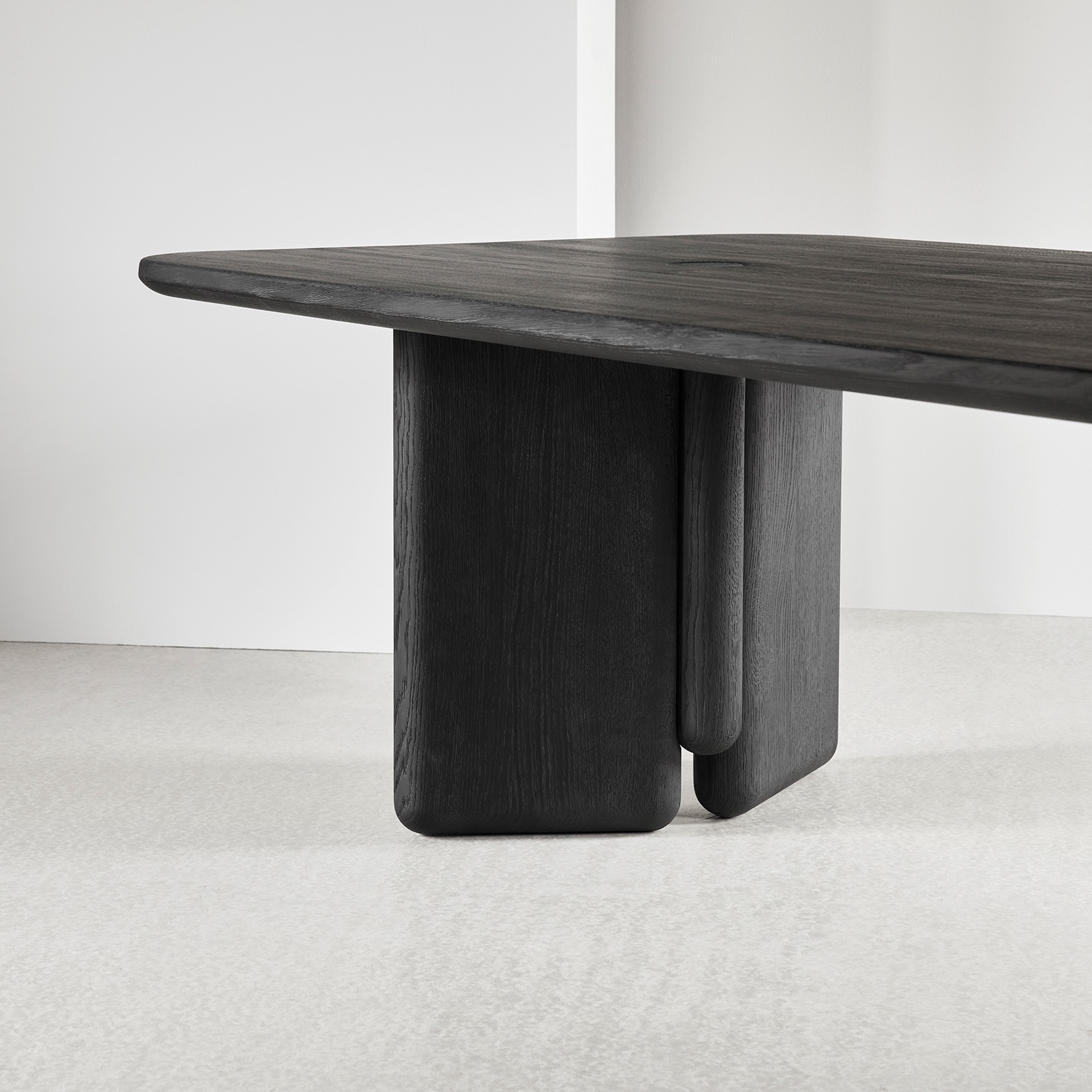 TAMI-dining-table-Luca-Erba-Collection-Particuliere