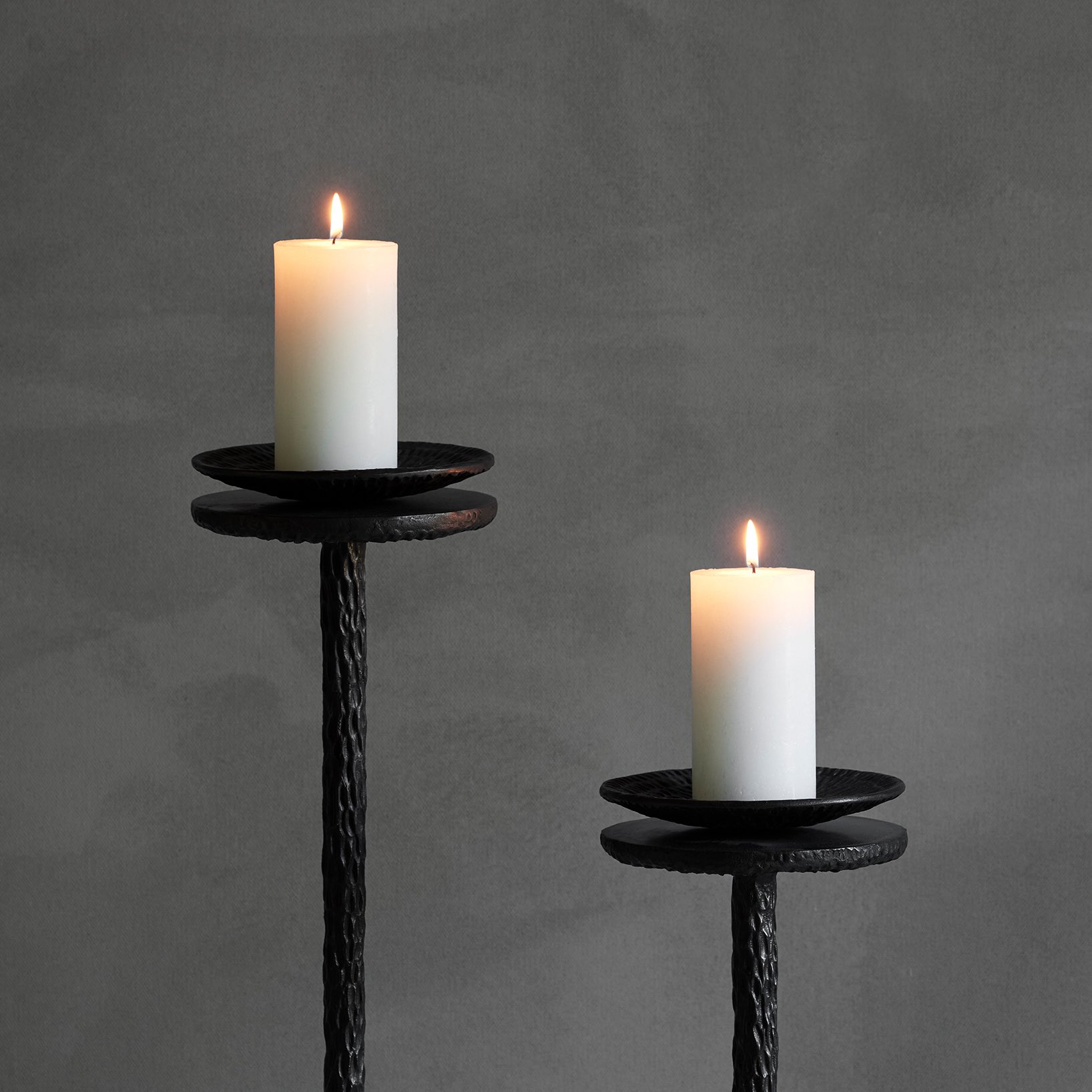 MATHIEU-DELACROIX-HALO-CANDLESTICKS_COLLECTION_PARTICULIERE-CREDIT_PHOTO-F_AMIAND