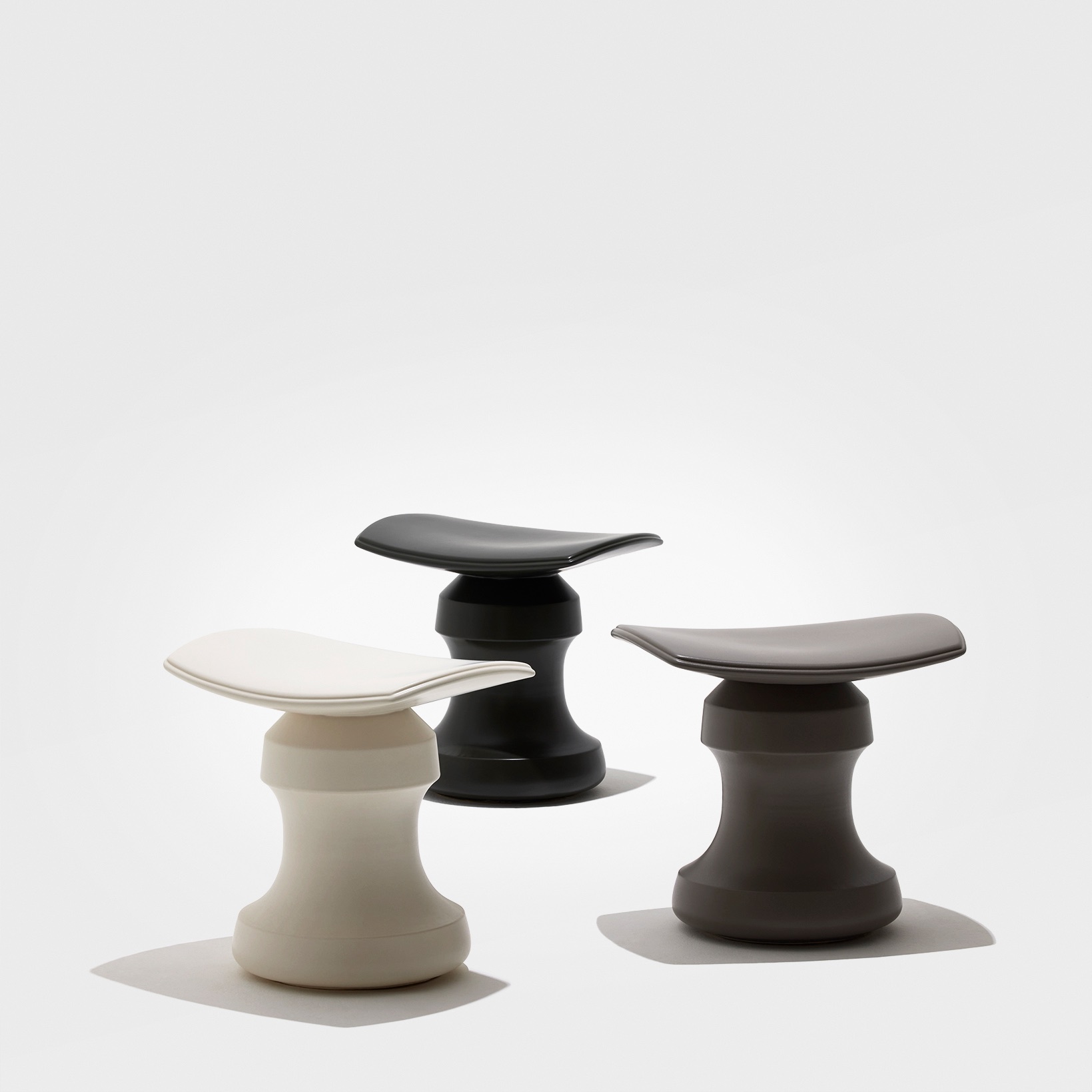 ROI-STOOL_CHRISTOPHE-DELCOURT-Collection_Particuliere