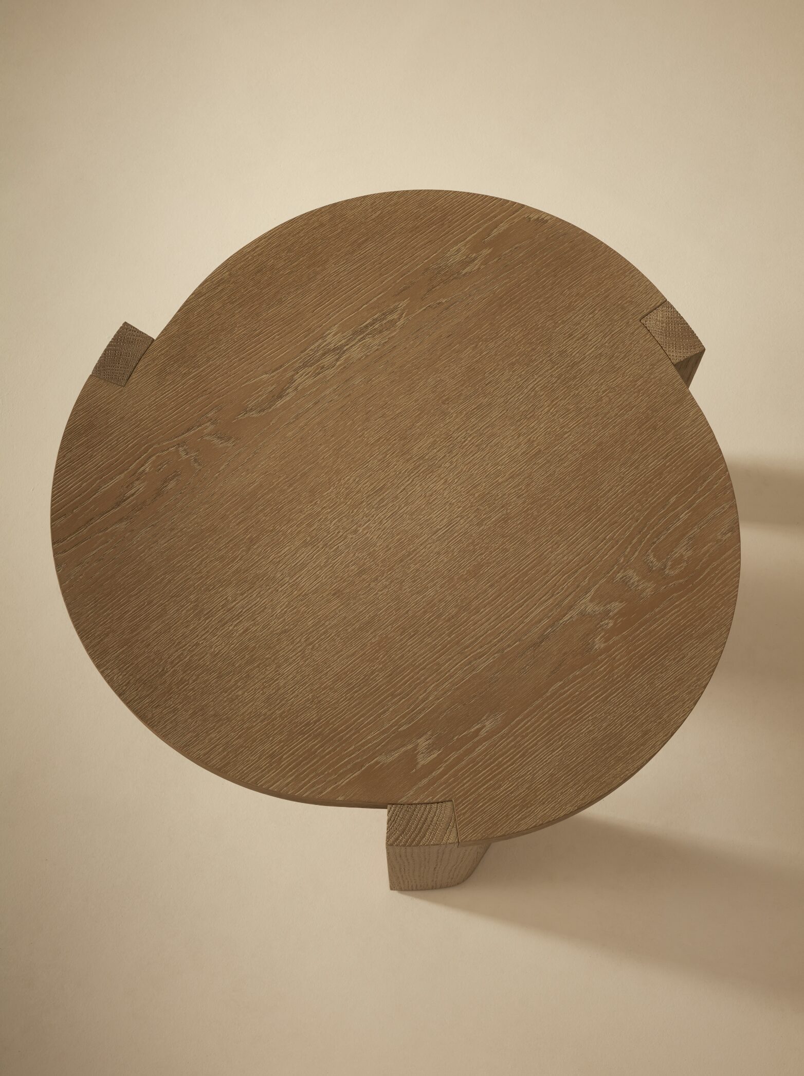 CP_022026_GIL-sidetable_DesignC.Delcourt_PicG.Alexandre2